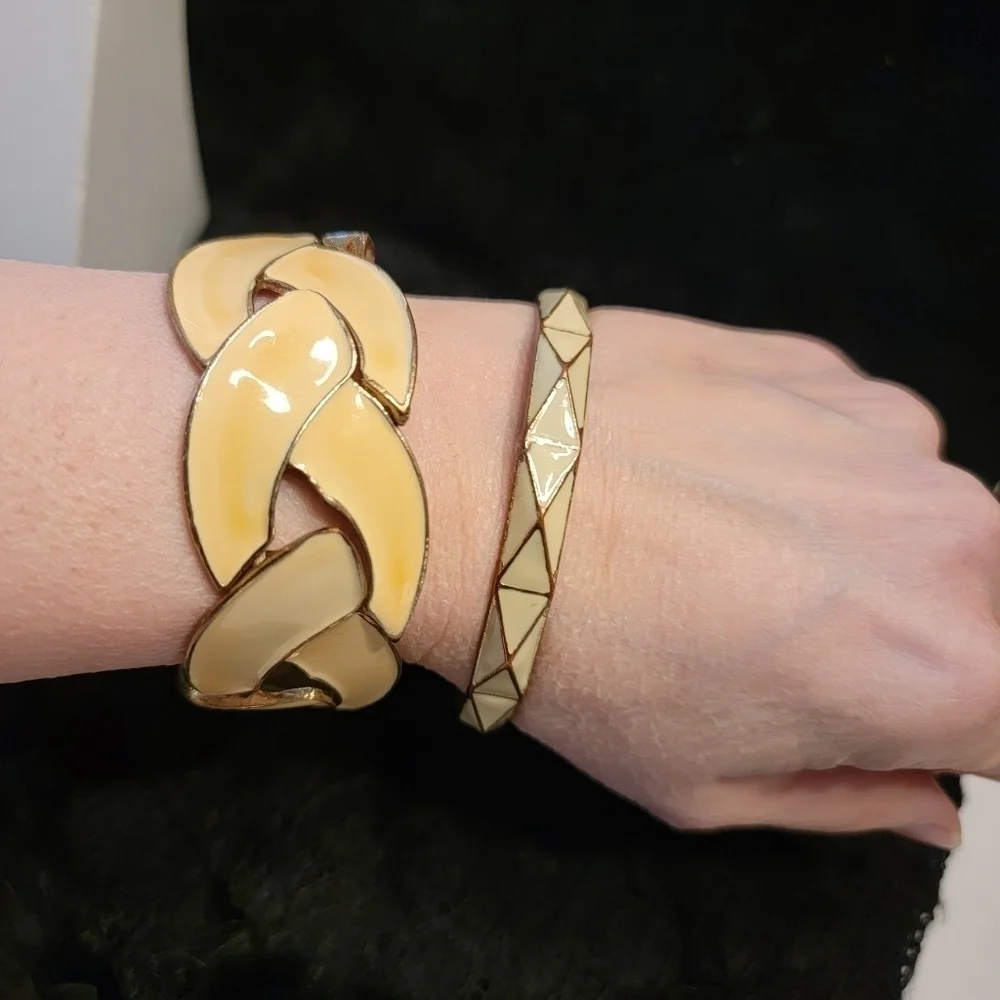 Set of 2 Vintage Enamel Painted Bracelets - Picture 5 of 15